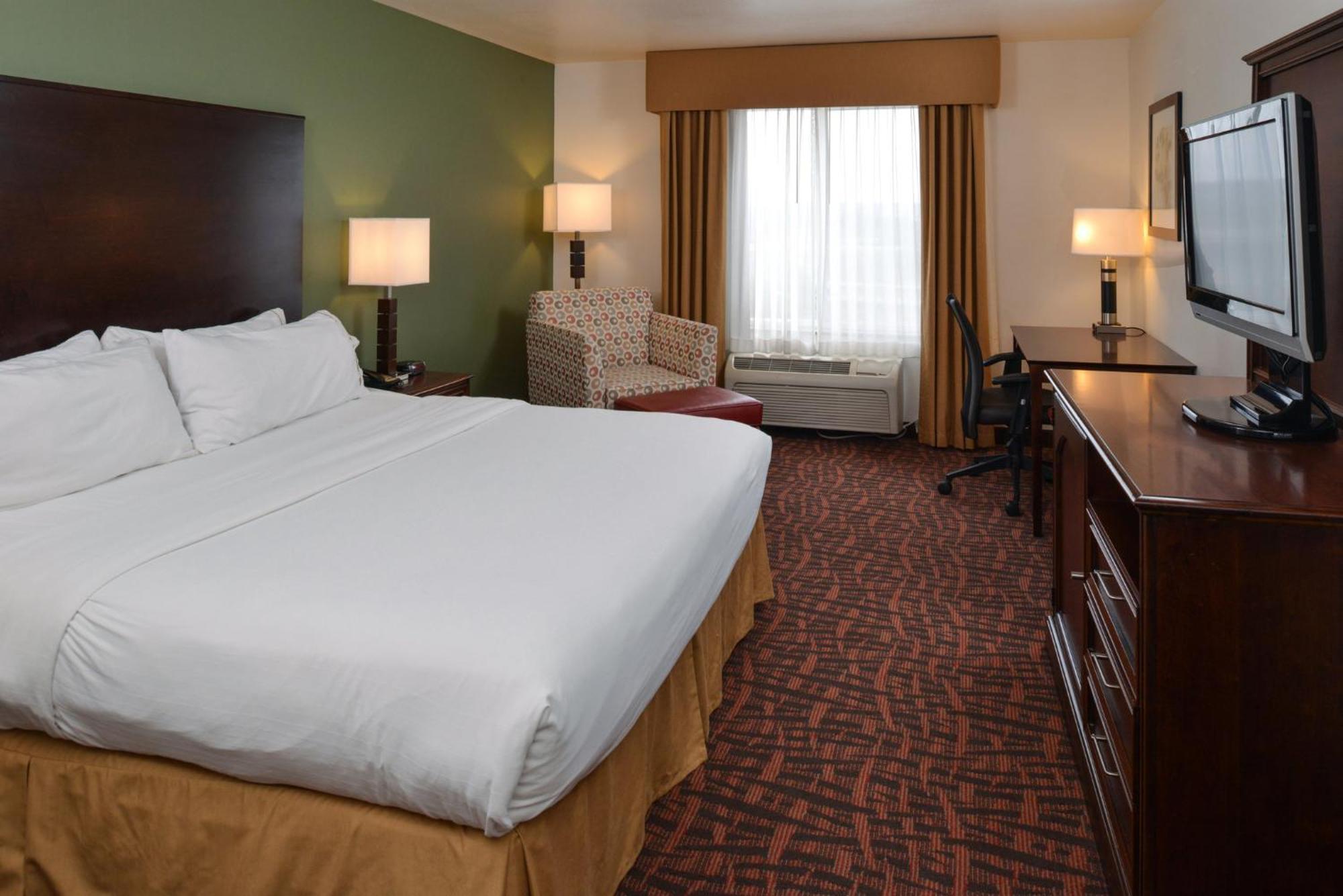 Hotel Express & Cherry Hills By Ihg