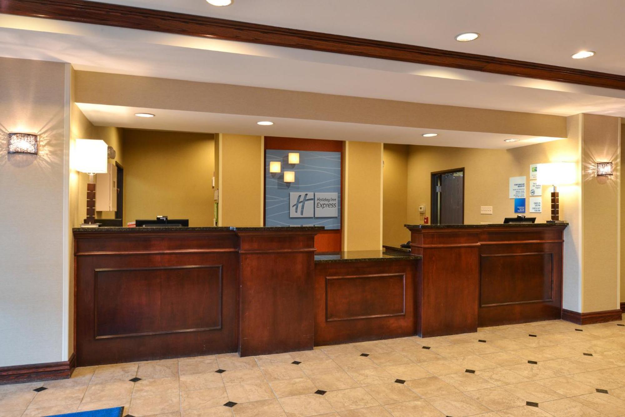 Express & Cherry Hills By Ihg 2* Omaha