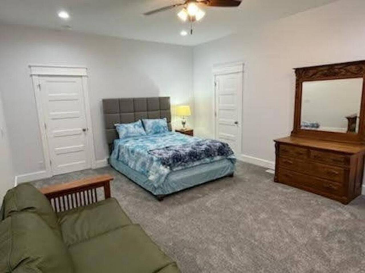 Villa New 1890 Craftsman 5br 4ba