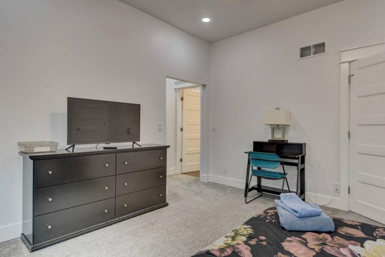 Villa New 1890 Craftsman 5br 4ba