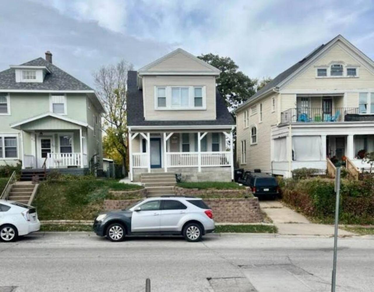 Villa New 1890 Craftsman 5br 4ba