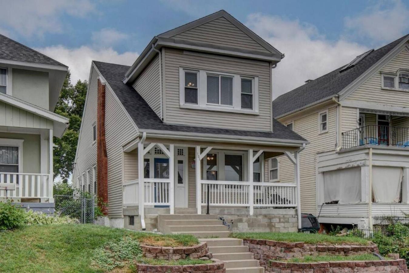 New 1890 Craftsman 5br 4ba Villa
