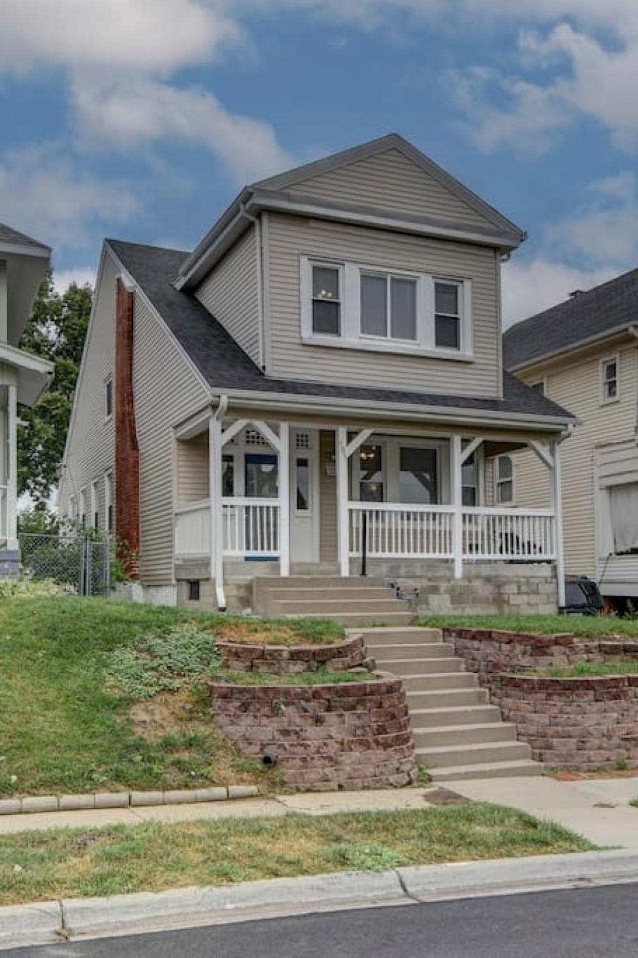 New 1890 Craftsman 5br 4ba *