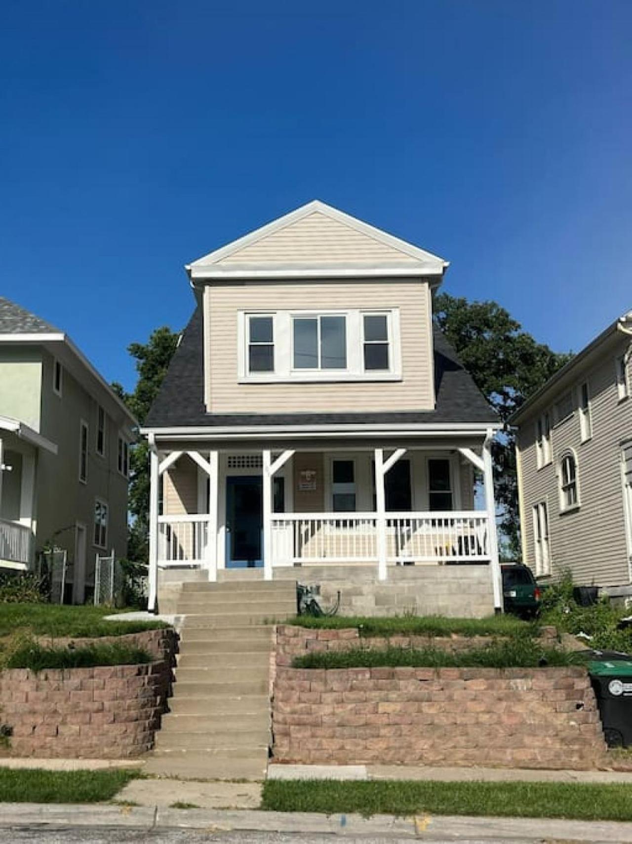 New 1890 Craftsman 5br 4ba *