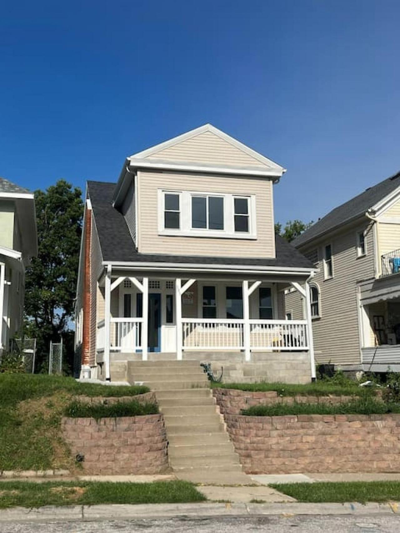 New 1890 Craftsman 5br 4ba Villa