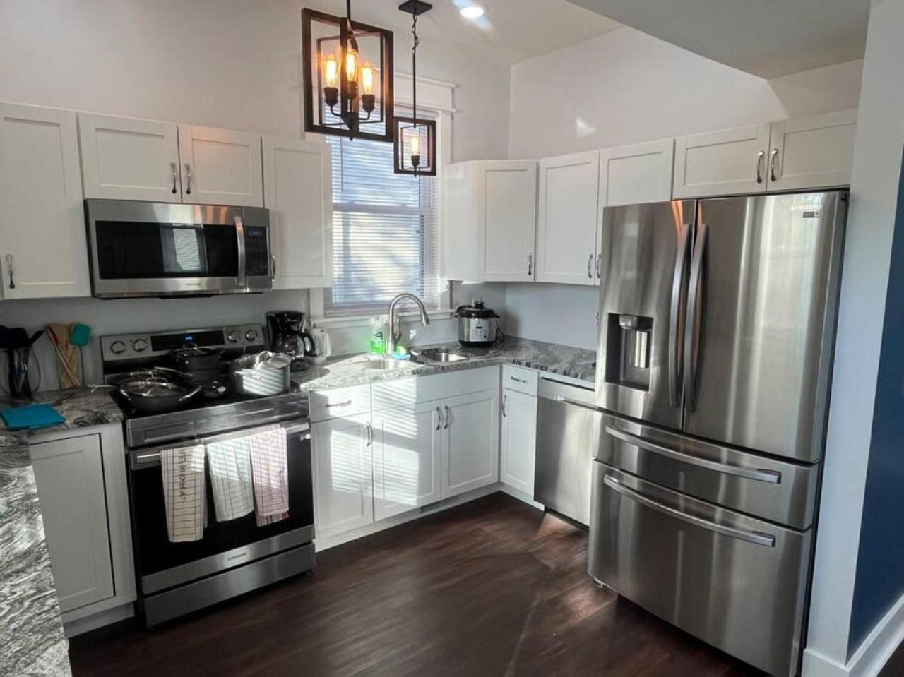 Villa New 1890 Craftsman 5br 4ba *