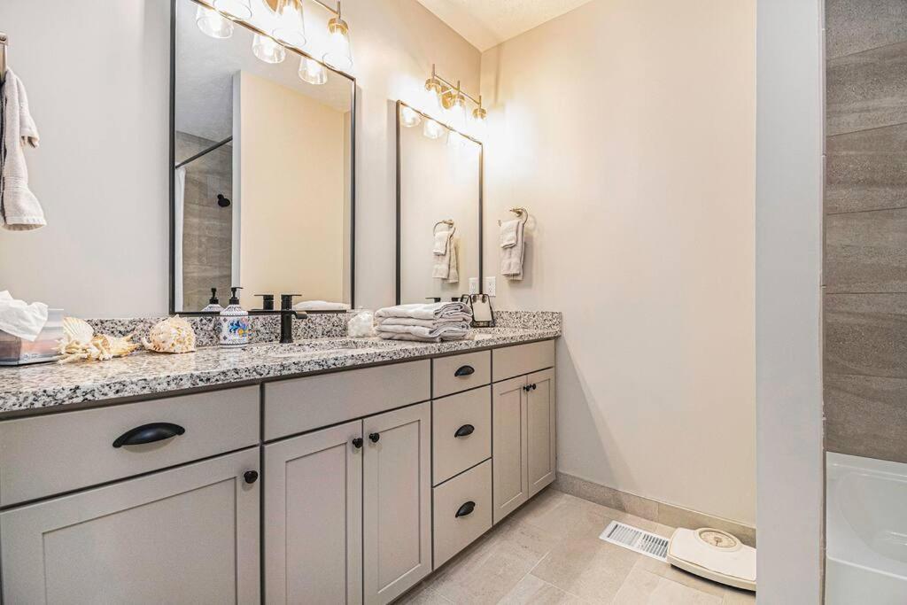 Apartment Luxurious Midtown Retreat With Elevator Access Omaha