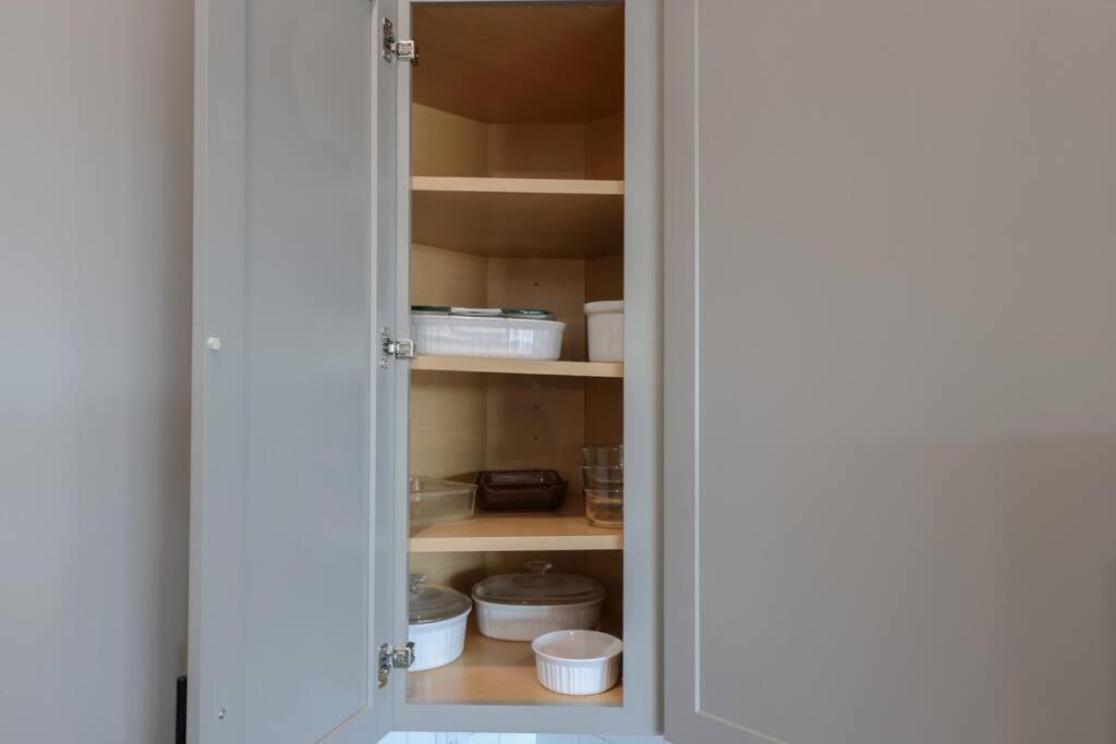Apartment Luxurious Midtown Retreat With Elevator Access