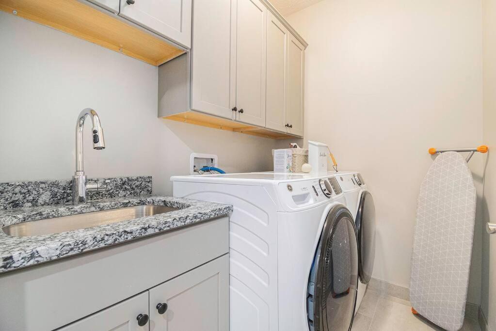 Apartment Luxurious Midtown Retreat With Elevator Access *