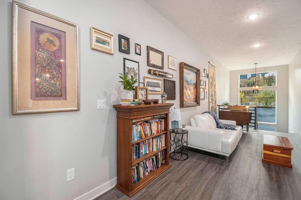 Apartment Luxurious Midtown Retreat With Elevator Access Omaha
