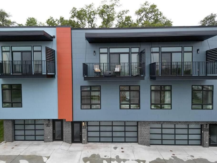 Luxurious Midtown Retreat With Elevator Access Apartment
