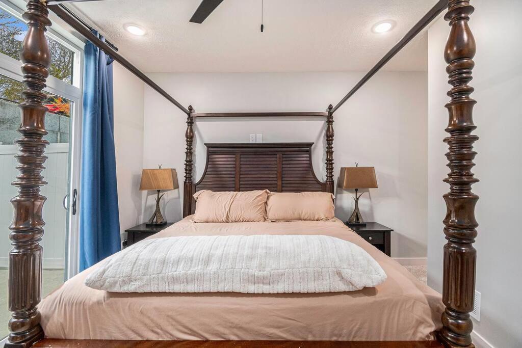 Luxurious Midtown Retreat With Elevator Access