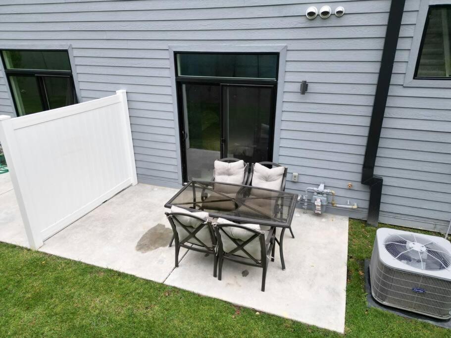 Luxurious Midtown Retreat With Elevator Access Omaha