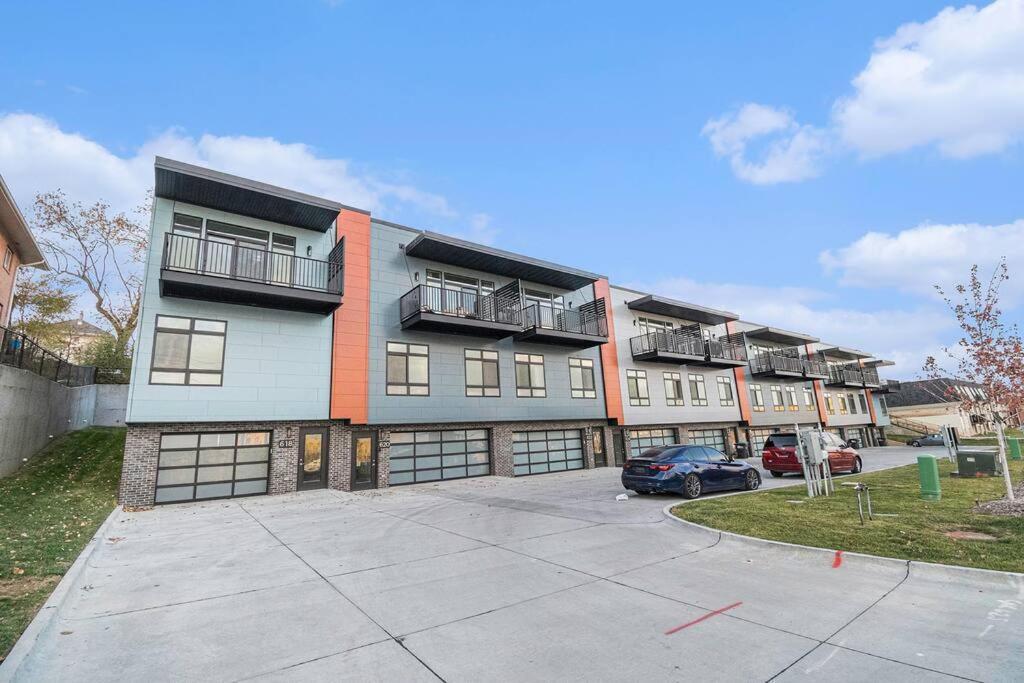 Luxurious Midtown Retreat With Elevator Access Apartment