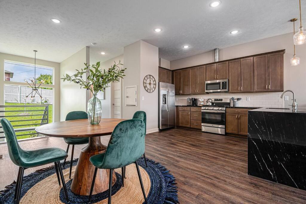 Midtown Luxury - 2 Master - Near Unmc Apartment Omaha