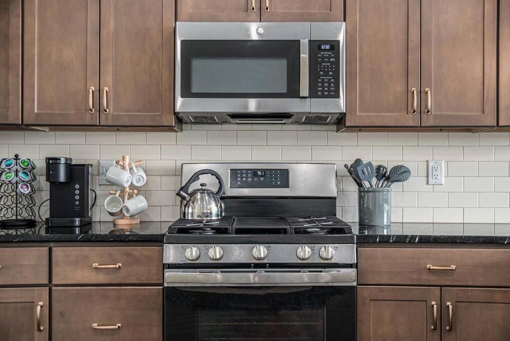 Midtown Luxury - 2 Master - Near Unmc Apartment Omaha