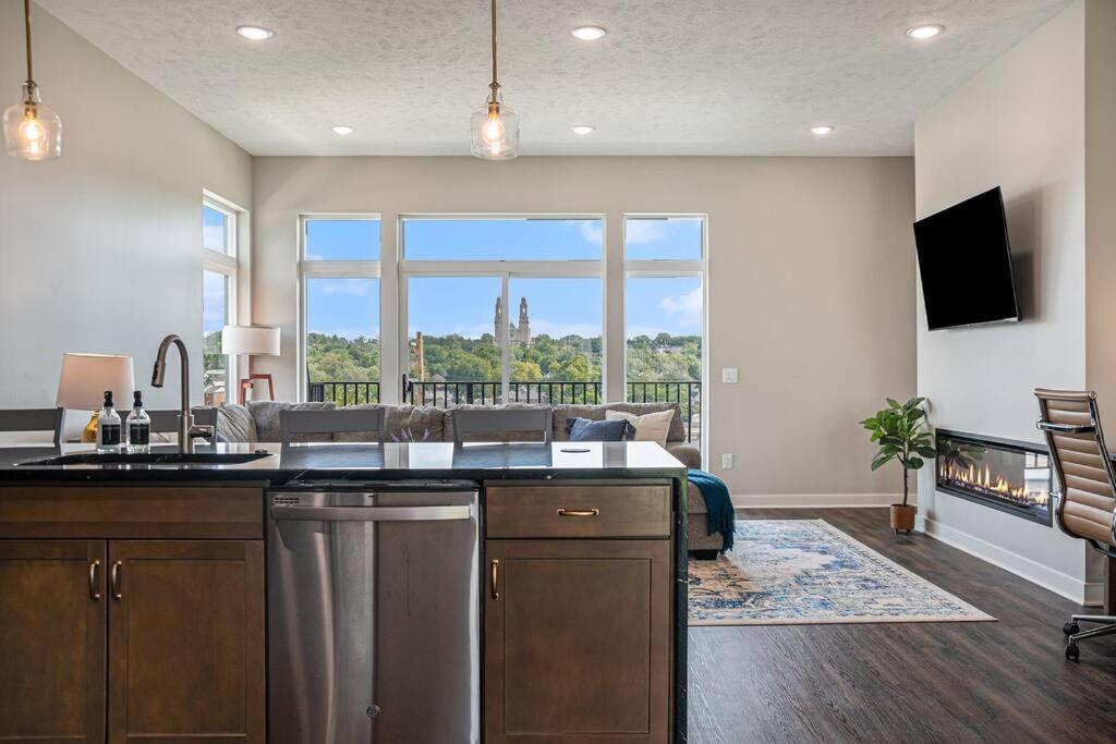 Midtown Luxury - 2 Master - Near Unmc Apartment Omaha