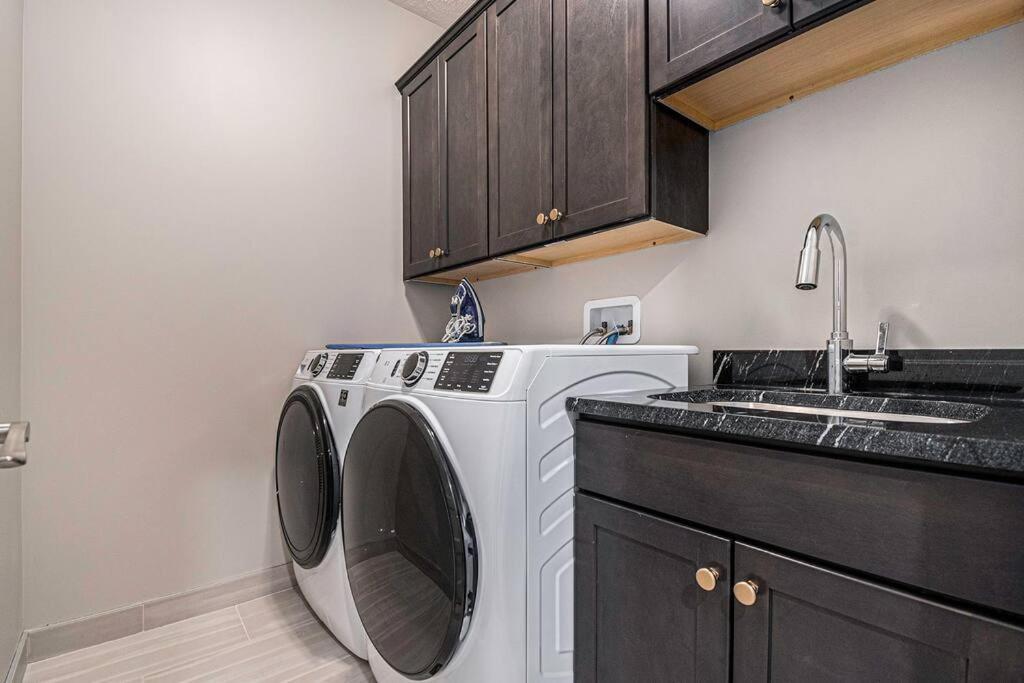 Luxury - Hot Tub - Views Apartment Omaha