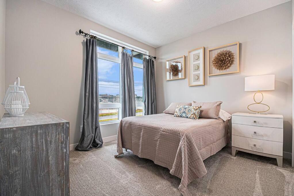 Luxury - Hot Tub - Views Apartment Omaha
