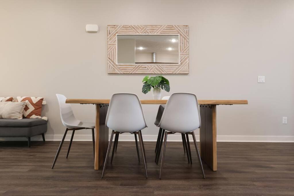 Luxury 3-bedroom Townhome - Spectacular Views Apartment Omaha