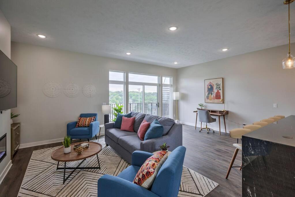 Luxury 3-bedroom Townhome - Spectacular Views