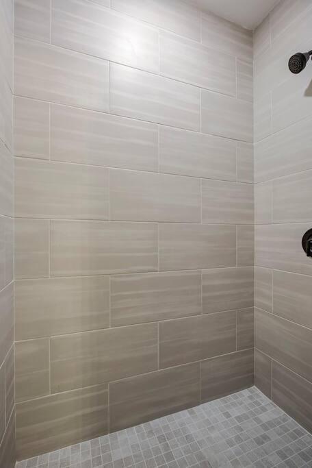 Luxury 3-bedroom Townhome - Spectacular Views Apartment