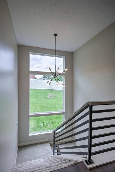 Luxury 3-bedroom Townhome - Spectacular Views Apartment Omaha