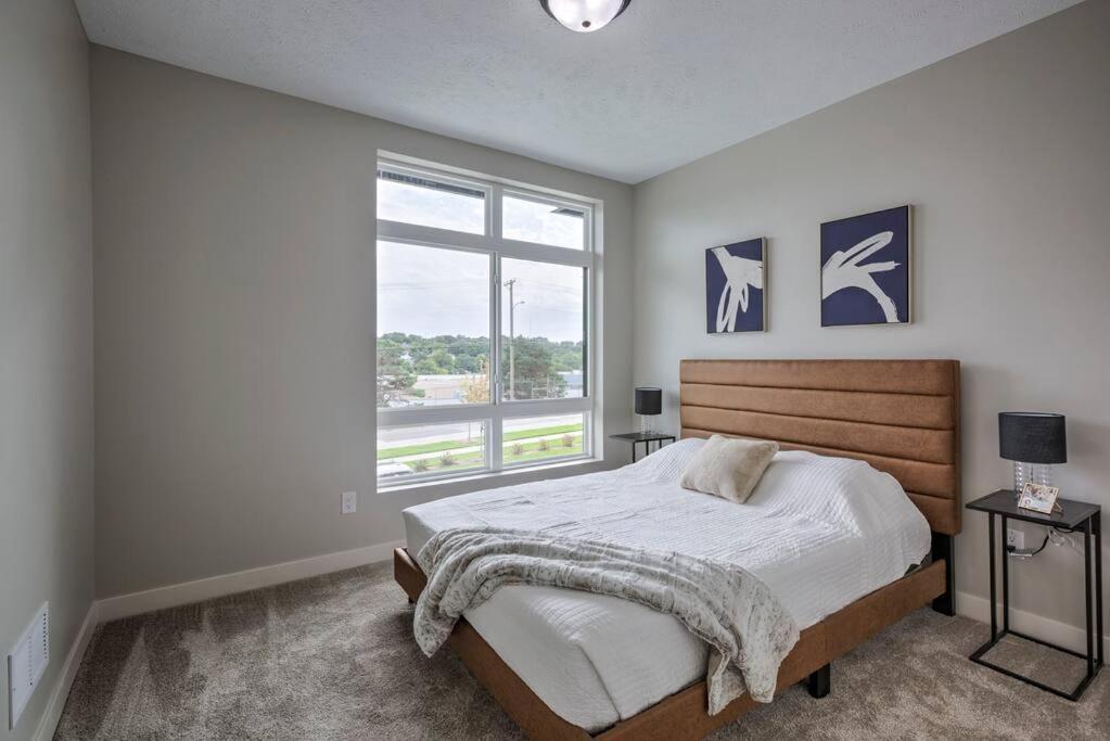 Luxury 3-bedroom Townhome - Spectacular Views Apartment *