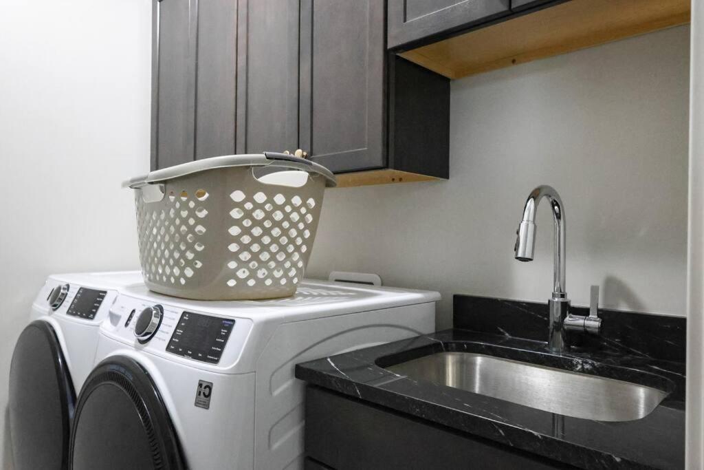 Luxury 3-bedroom Townhome - Spectacular Views *