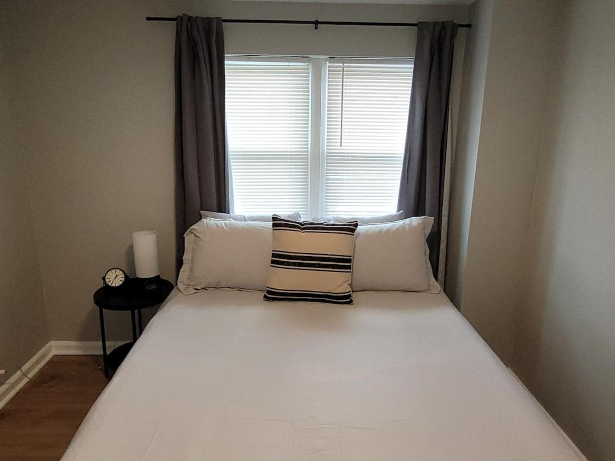 Apartment Davenport Dwellings-newly Furnished 3bd 2ba *