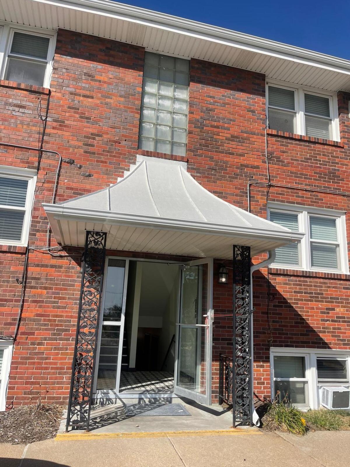 Apartment Cathedral 2-by Unmc & Blackstone