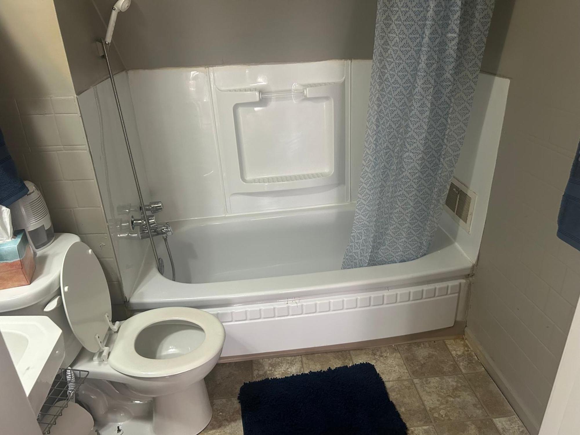 Midtown Manor Apartment *