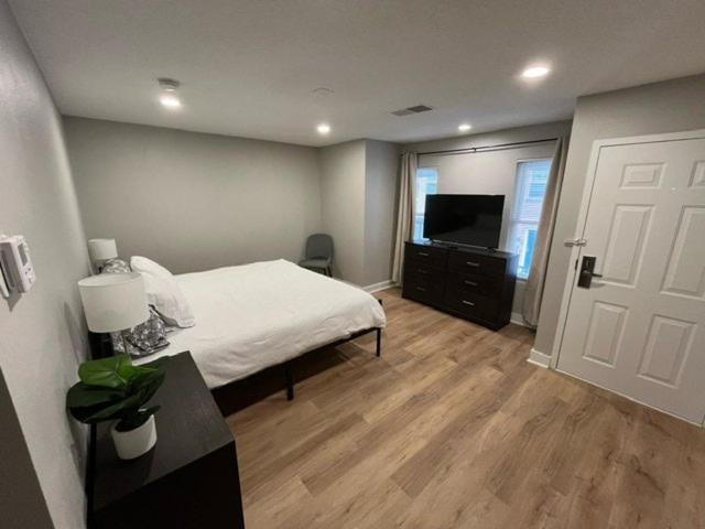 Aksarben Area 2 Bd-2 Ba By Uno