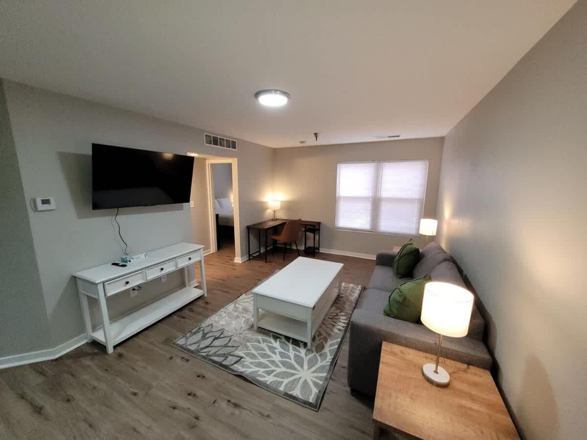 Apartment Aksarben Gem-easy Access To I-80 *