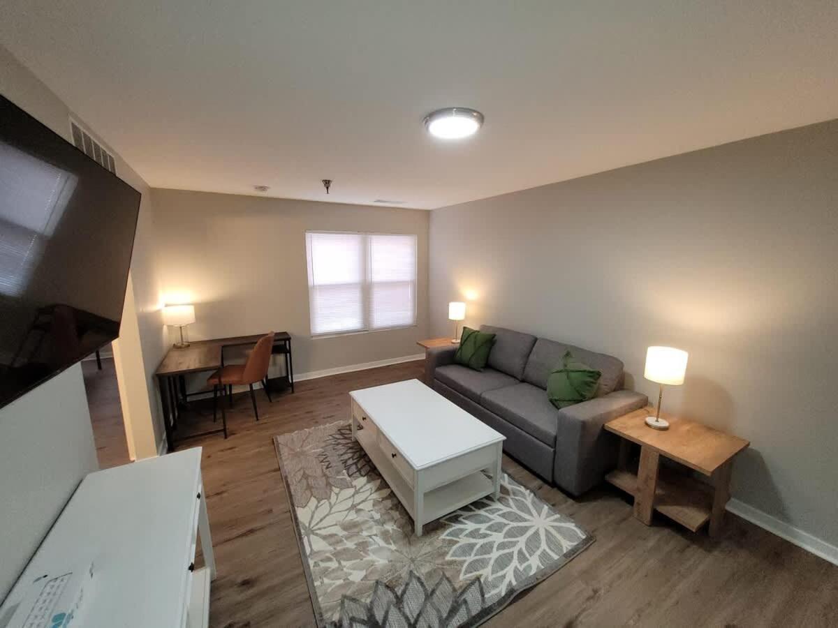 Aksarben Gem-easy Access To I-80 Apartment *