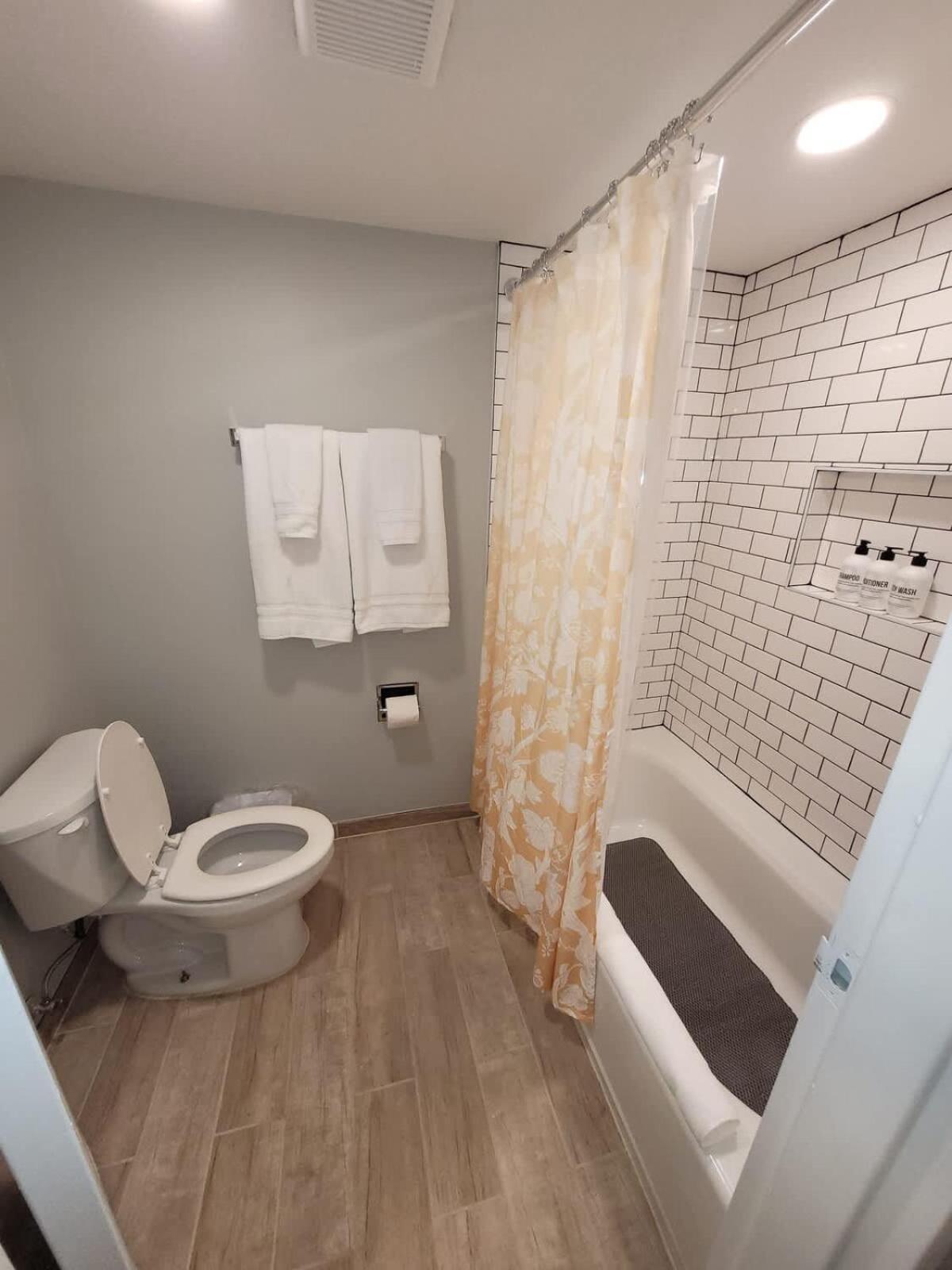 Aksarben Gem-easy Access To I-80 *