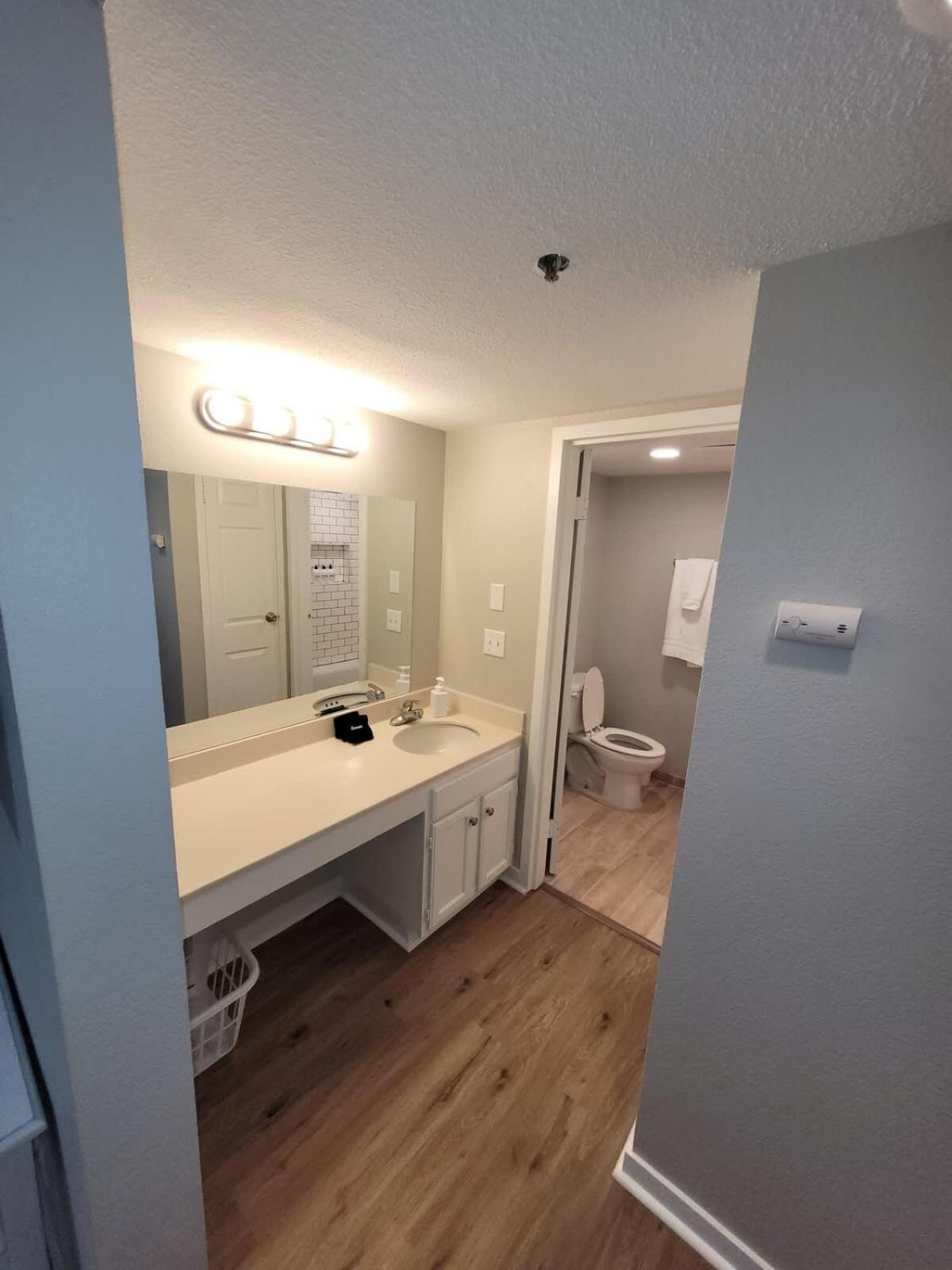 Apartment Aksarben Gem-easy Access To I-80 Omaha