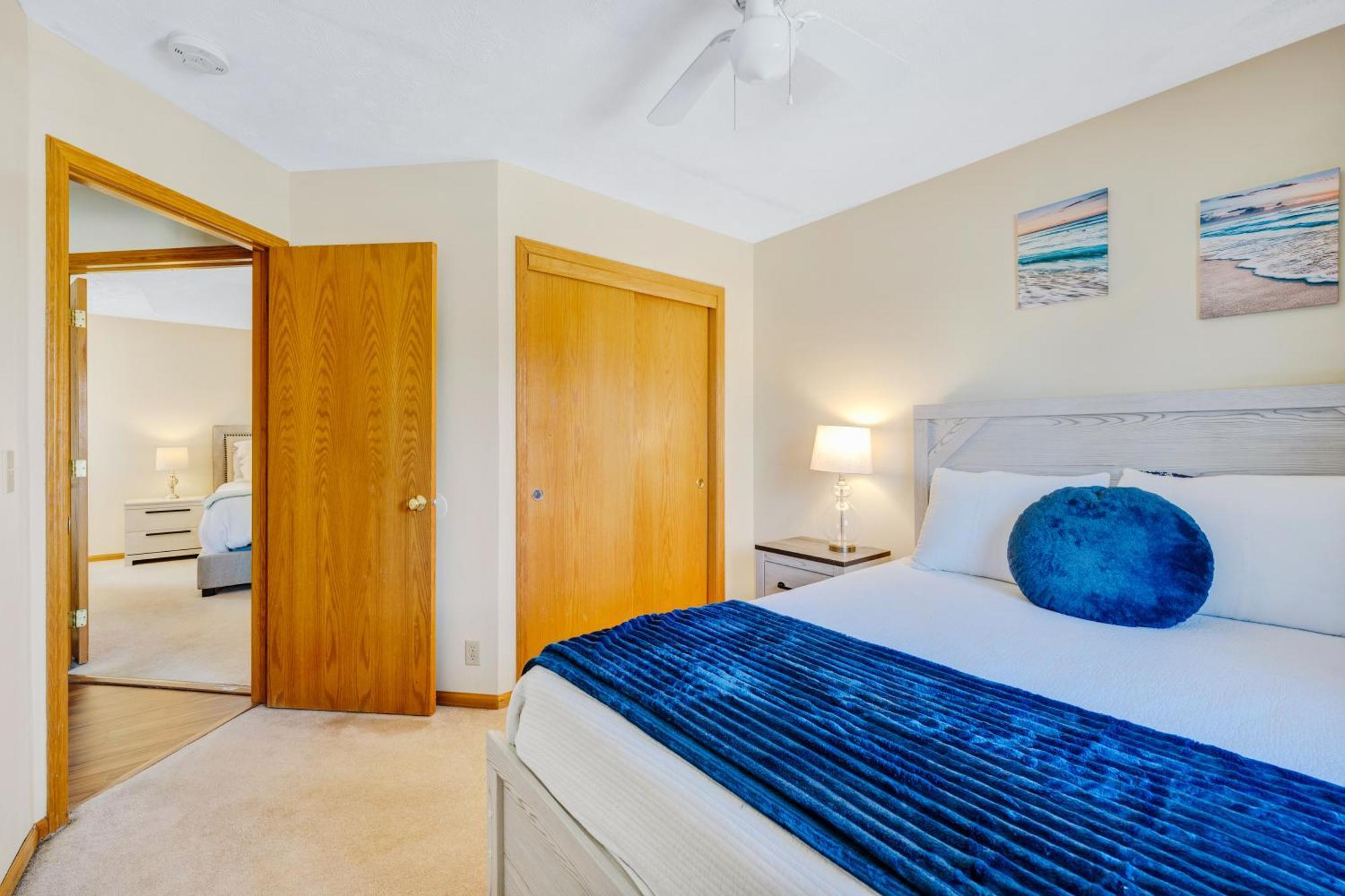 Pet Friendly,3 Queen Beds, One-full Bed With Fast Free Wifi