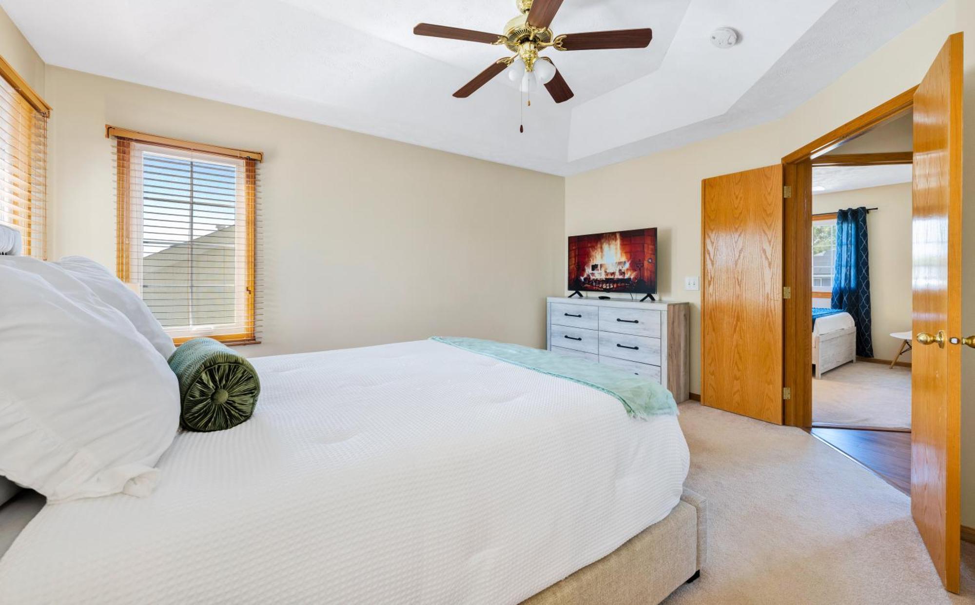 Pet Friendly,3 Queen Beds, One-full Bed With Fast Free Wifi Holiday home *