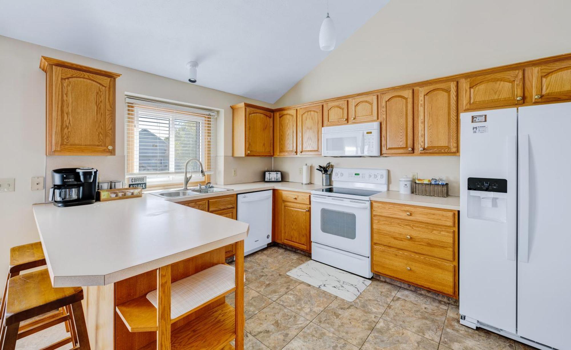Pet Friendly,3 Queen Beds, One-full Bed With Fast Free Wifi *