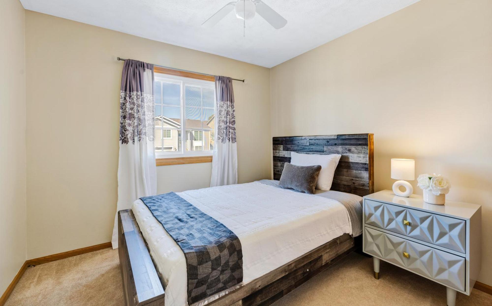 Holiday home Pet Friendly,3 Queen Beds, One-full Bed With Fast Free Wifi