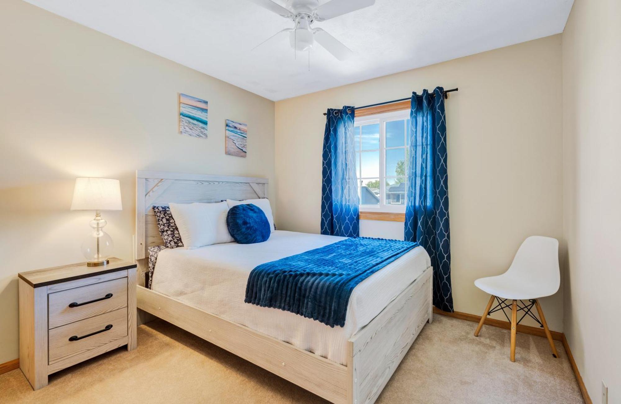 Holiday home Pet Friendly,3 Queen Beds, One-full Bed With Fast Free Wifi *