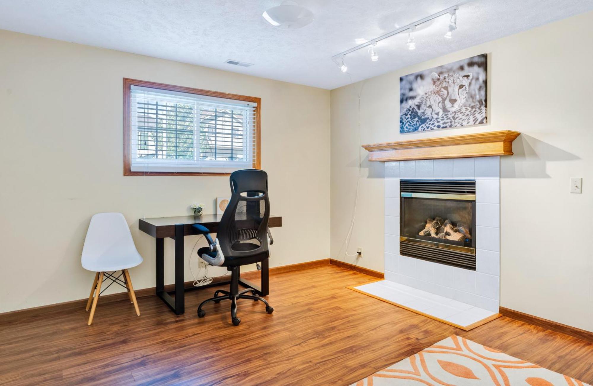 Pet Friendly,3 Queen Beds, One-full Bed With Fast Free Wifi *