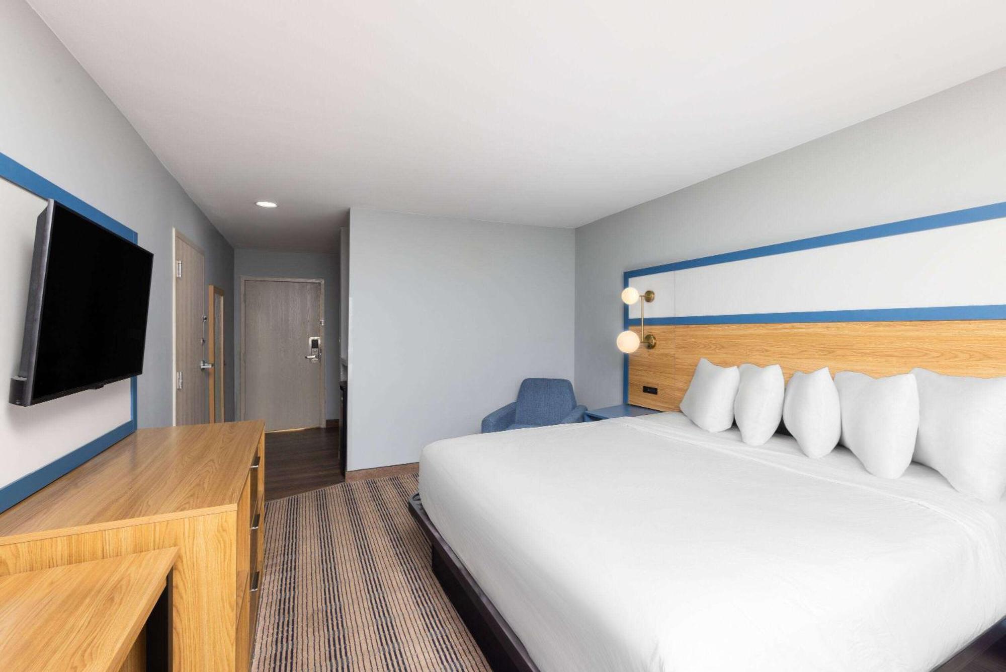 Hotel The & Near Zoo 2*