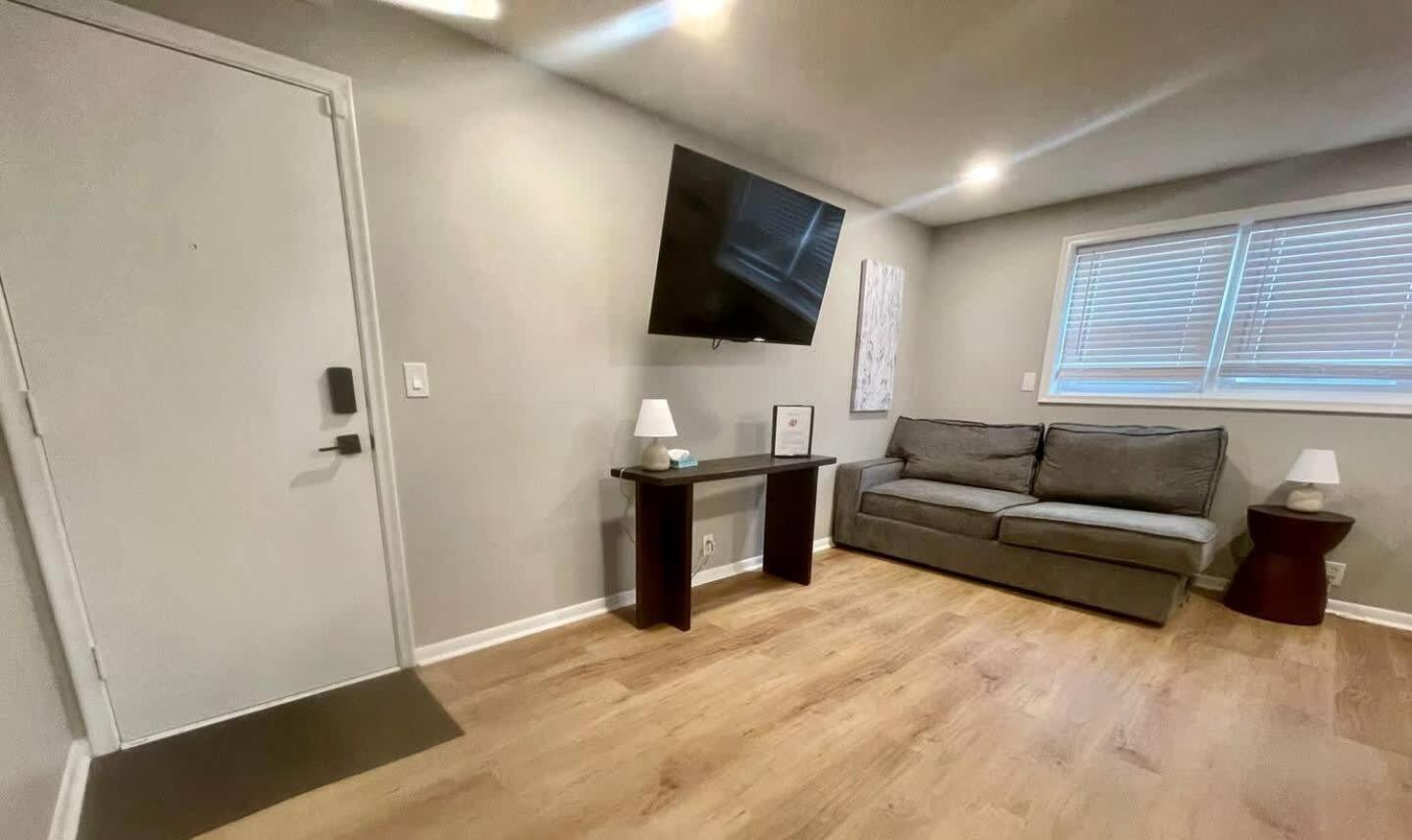 Joslyn 12-newly Remodeled 1 Bdrm Apartment
