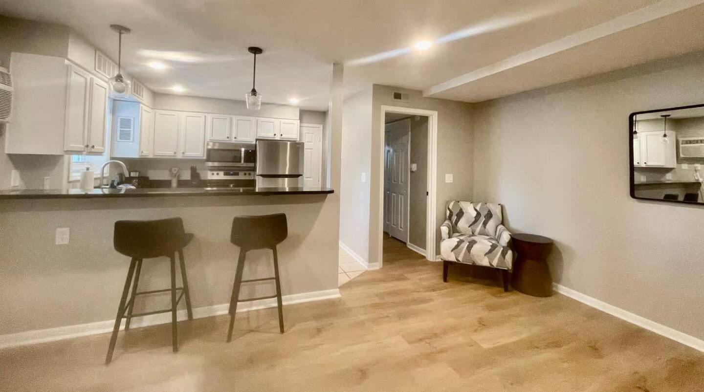 Joslyn 12-newly Remodeled 1 Bdrm Apartment *