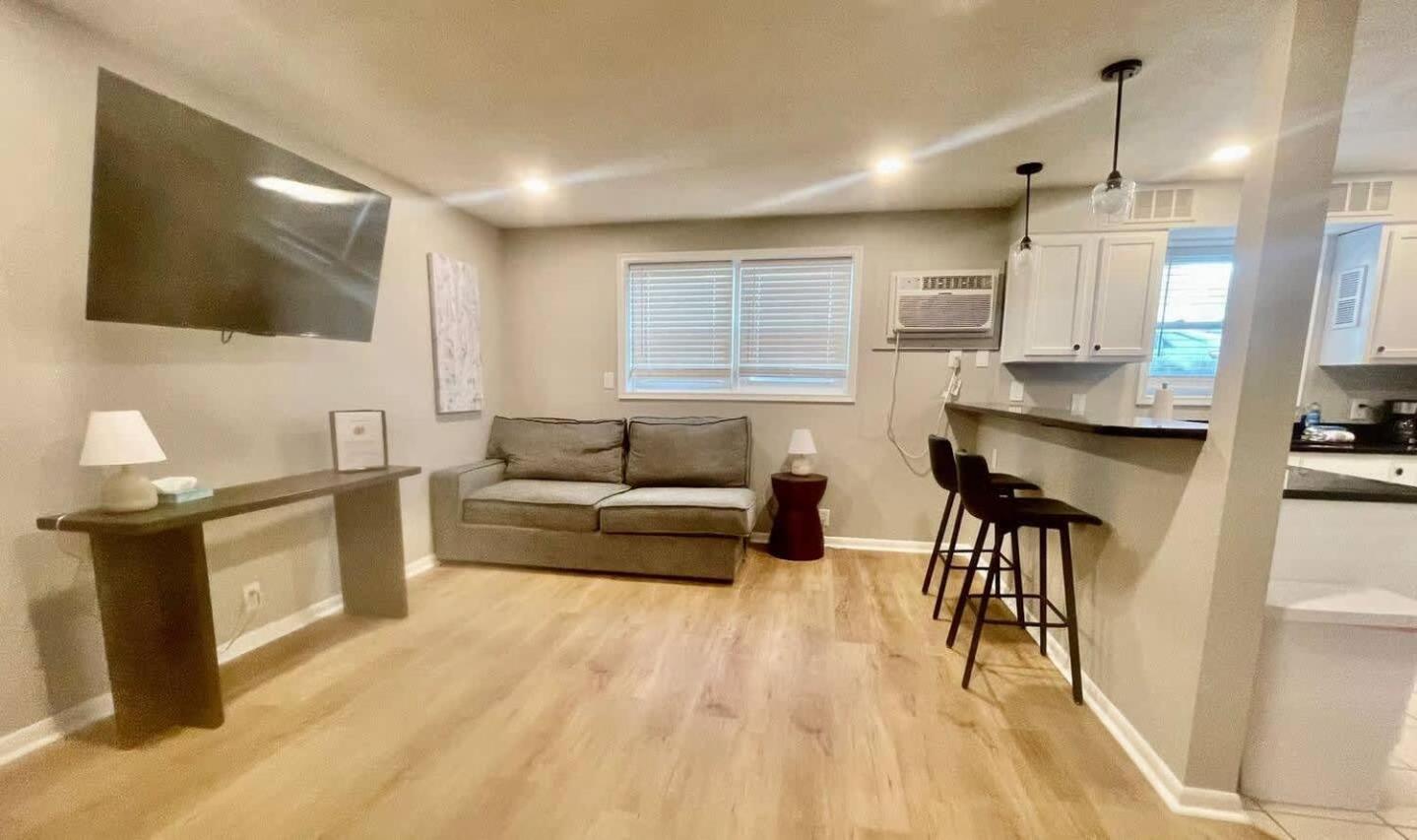 Apartment Joslyn 12-newly Remodeled 1 Bdrm Omaha