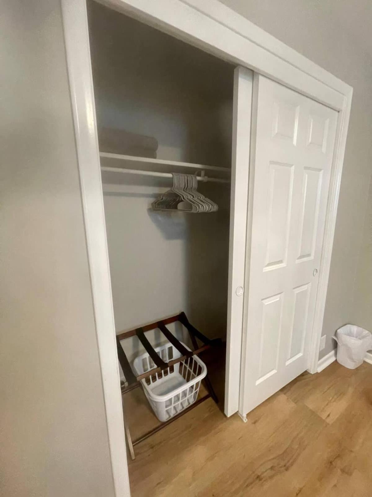 Joslyn 12-newly Remodeled 1 Bdrm Apartment