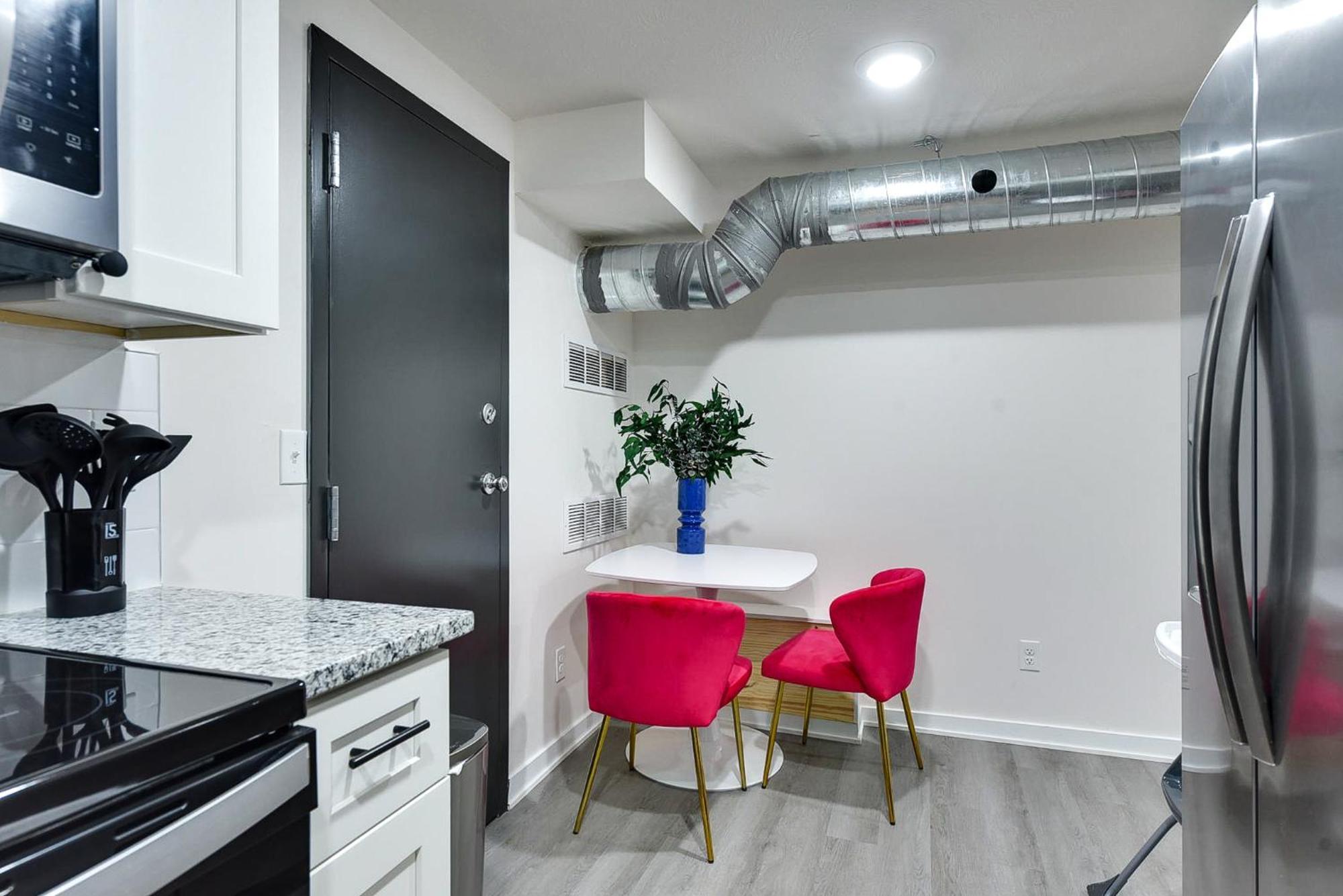 Holiday home Modern Pop Near Midtown Omaha