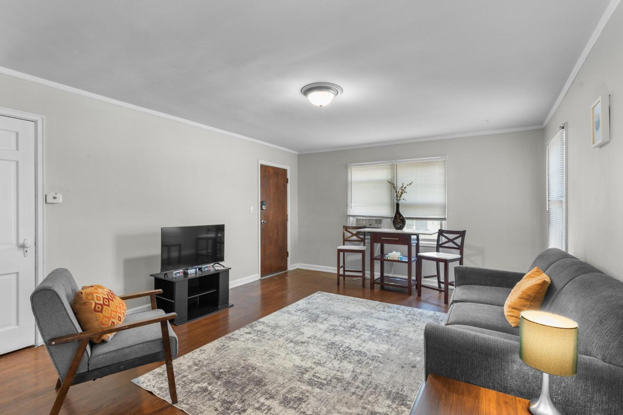 Top-floor 1br In Apartment